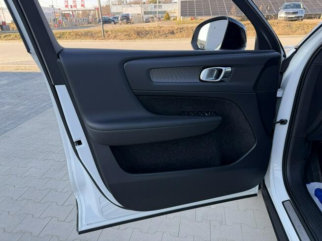 Volvo XC 40 2.0 / 190KM R-DESING AUTOMAT AWD 4x4 ! Asystent Pasa Ruchu EL.Hak