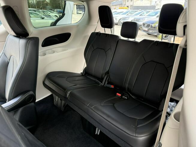 Chrysler Pacifica 3.6 V6 298 KM / HYBRYDA PLUG-IN / Przebieg 900 KM!