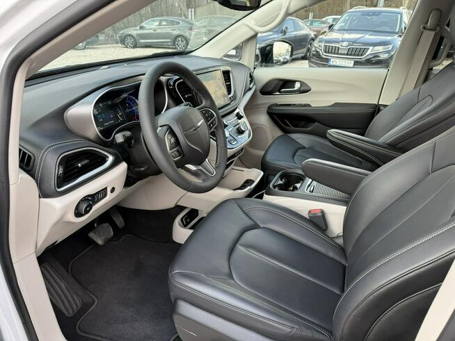 Chrysler Pacifica 3.6 V6 298 KM / HYBRYDA PLUG-IN / Przebieg 900 KM!