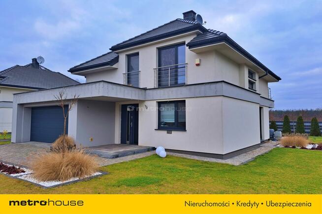 Luksusowy dom na sprzedaż w spokojnej okolicy.