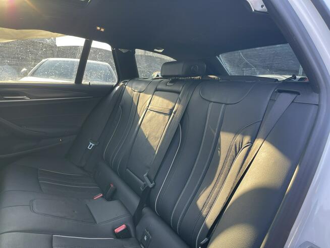 BMW 520 Mpakiet XDrive mHEV Skóra Kamera Pamięć Panorama HAK 190KM