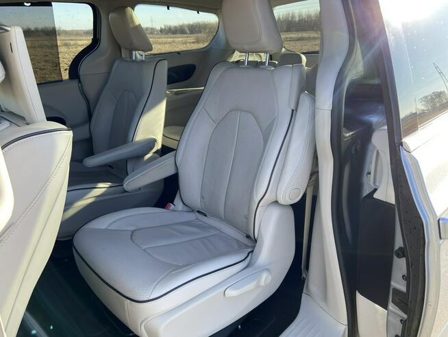 Chrysler Pacifica Hybryda Plug-In/Bogata wersja/Biały środek/Ekrany w zagłówkach/ACC