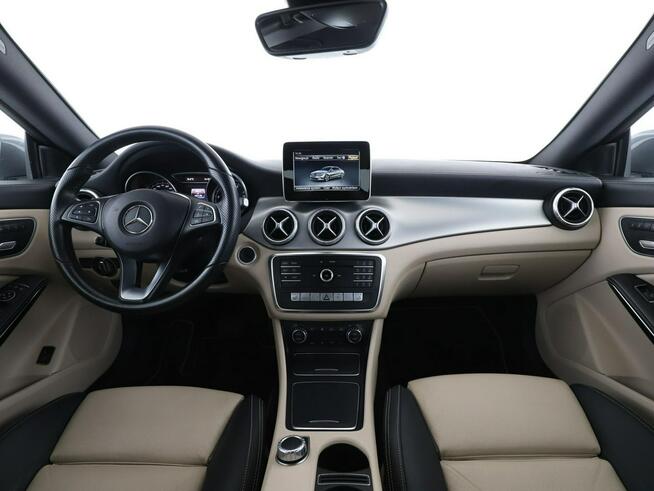 Mercedes CLA 180 automat skóra klima auto navi grzane fotele bi-xenon