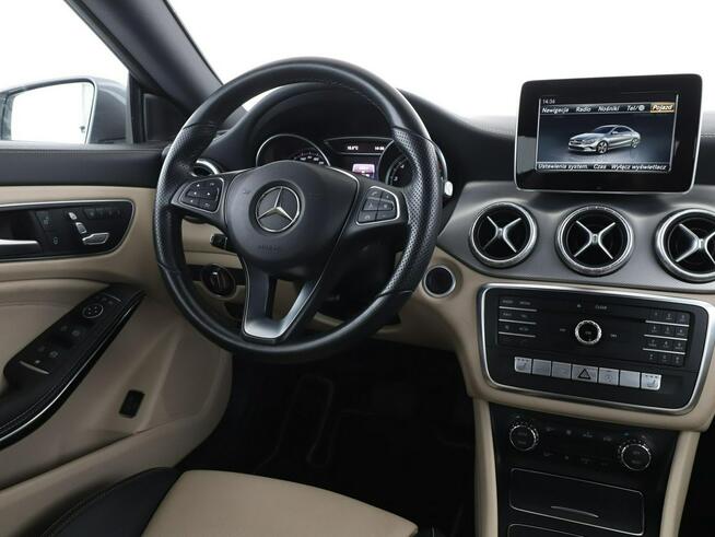 Mercedes CLA 180 automat skóra klima auto navi grzane fotele bi-xenon