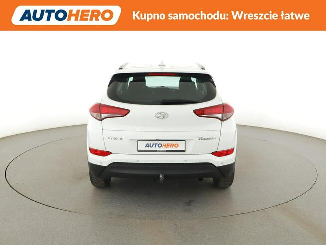 Hyundai Tucson navi klimatyzacja grzane fotele kamera i czujniki parkowania hak
