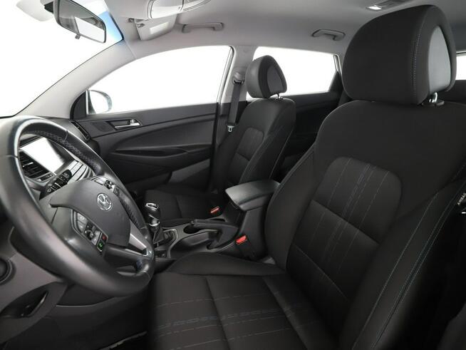 Hyundai Tucson navi klimatyzacja grzane fotele kamera i czujniki parkowania hak