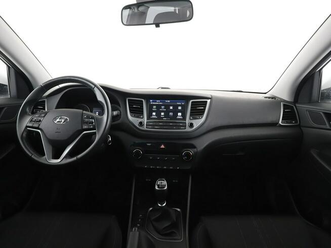Hyundai Tucson navi klimatyzacja grzane fotele kamera i czujniki parkowania hak