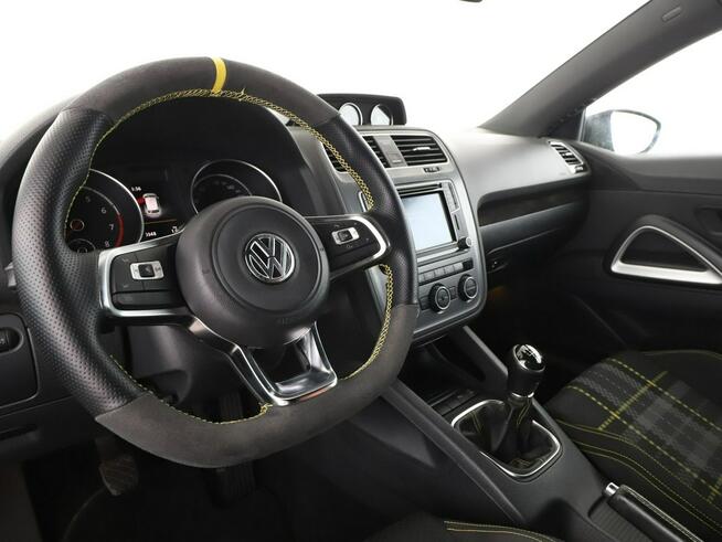 Volkswagen Scirocco navi klima auto grzane fotele xenon/LED czujniki parkowania