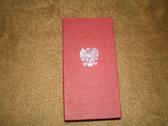 Sprzedam srebrny krzyż zasługi z okresu PRL, używany.