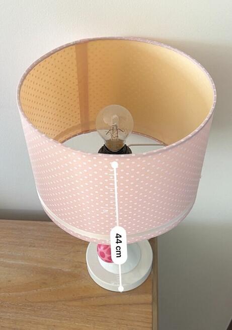 Lampka nocna różowa w kropki – do pokoju dziecięcego