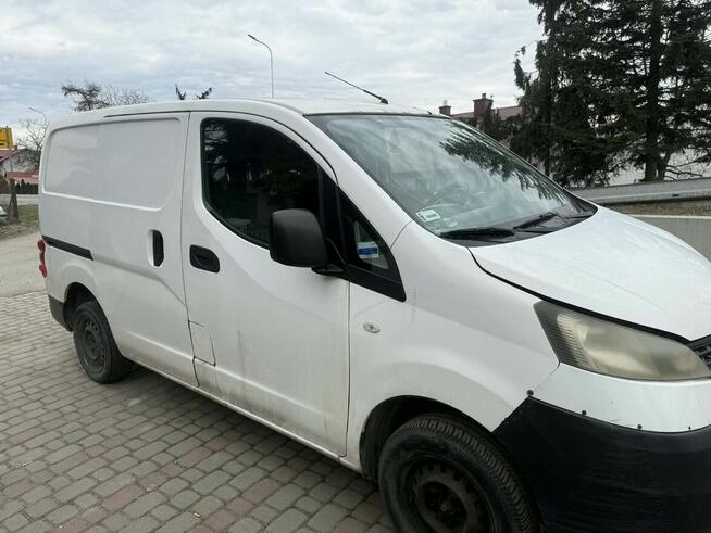 samochód Nissan NV 200