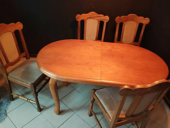 Dębowy stół z krzesłami w idealnym stanie