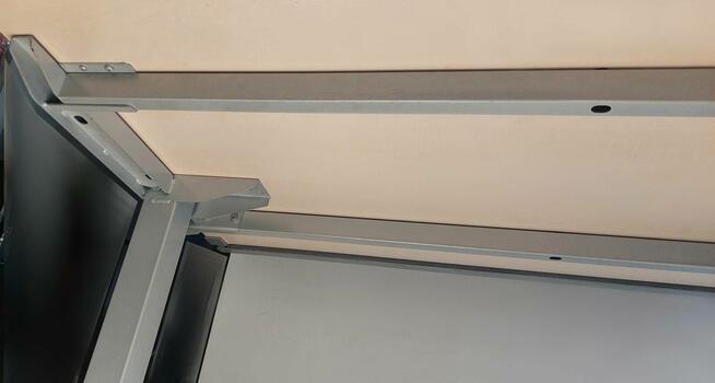 Sprzedam 3 biurka 80x140 z dwoma osłonami / panelami każde