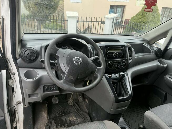samochód Nissan NV 200