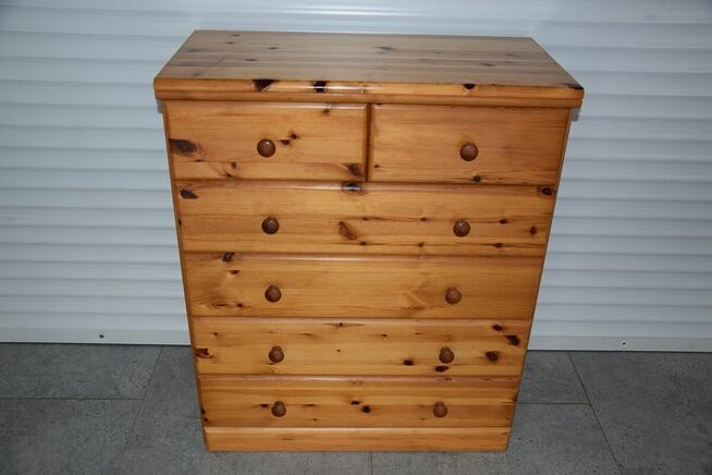 komoda z szufaldami z drewna sosnowego