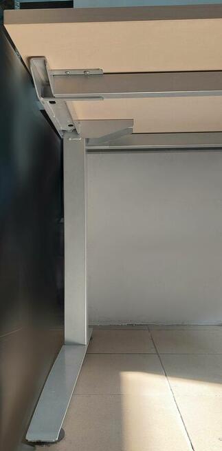 Sprzedam 3 biurka 80x140 z dwoma osłonami / panelami każde