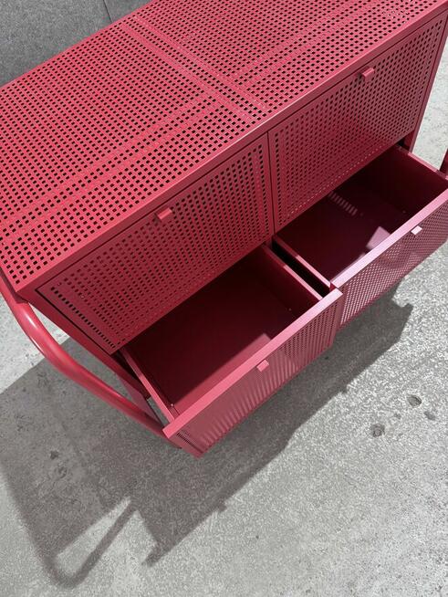 Syndyk sprzeda używane meble Ikea