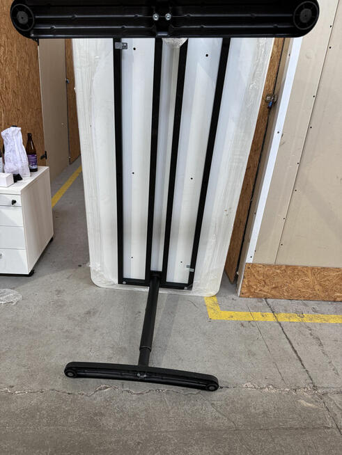 Syndyk sprzeda używane meble Ikea