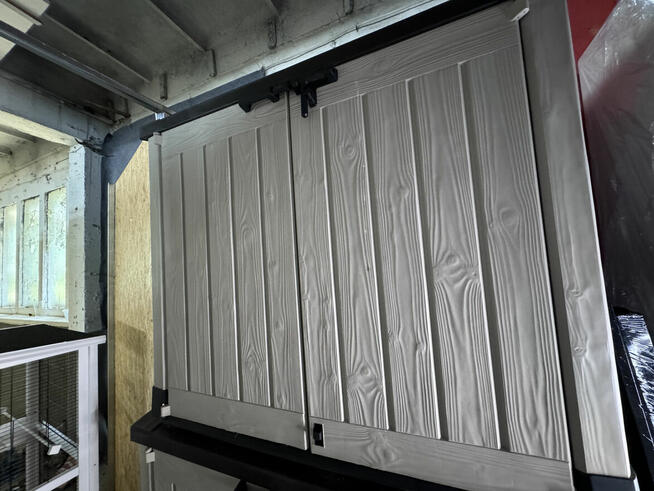 Syndyk sprzeda używane meble ogrodowe