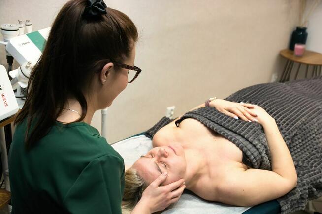 Masaż, manualne terapie twarzy i modelowanie sylwetki.