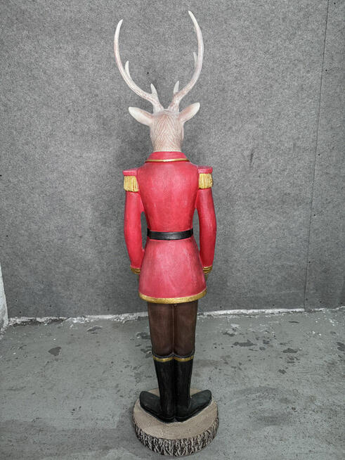 Syndyk sprzeda dekoracje - figurki jeleni