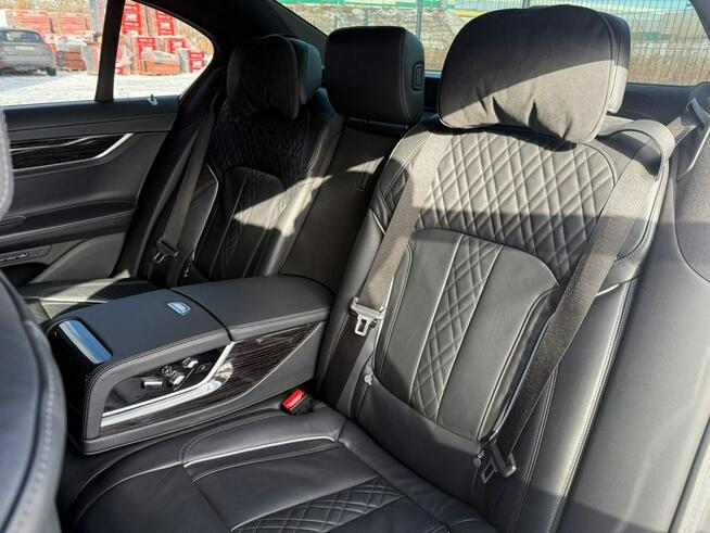 BMW 740 Dostępna w Warszawie | Przyjmujemy auto w rozliczeniu