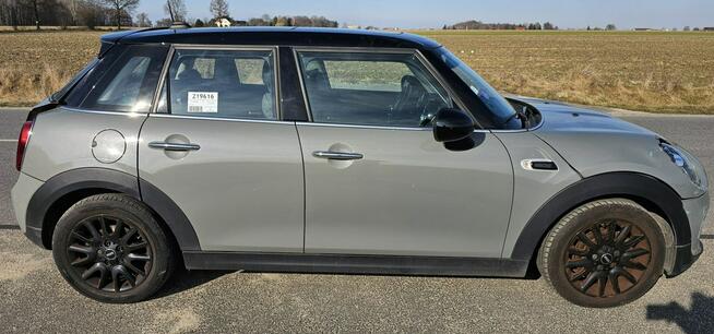 Mini Cooper Heading street