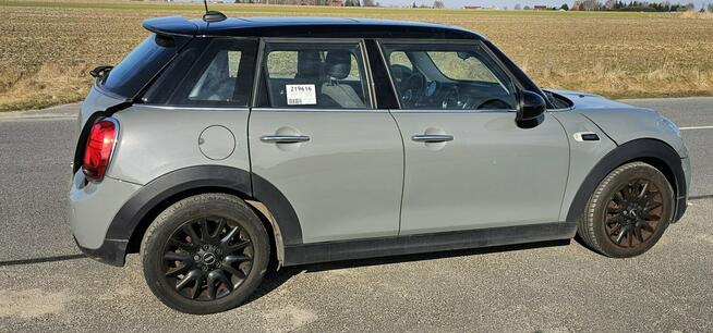 Mini Cooper Heading street