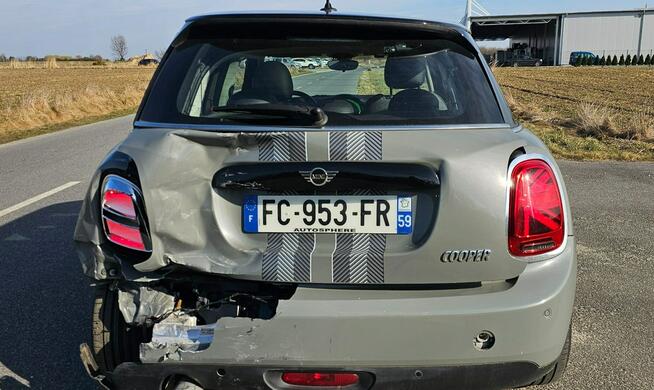 Mini Cooper Heading street