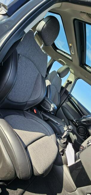 Mini Cooper Heading street