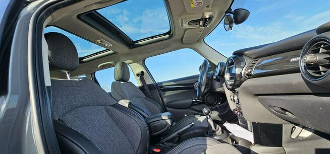 Mini Cooper Heading street