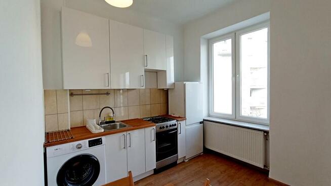 Duża kawalerka z balkonem – Łomżyńska 30