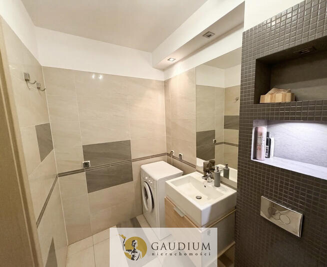 2 - pok. mieszkanie z miejscem postojowym w hali