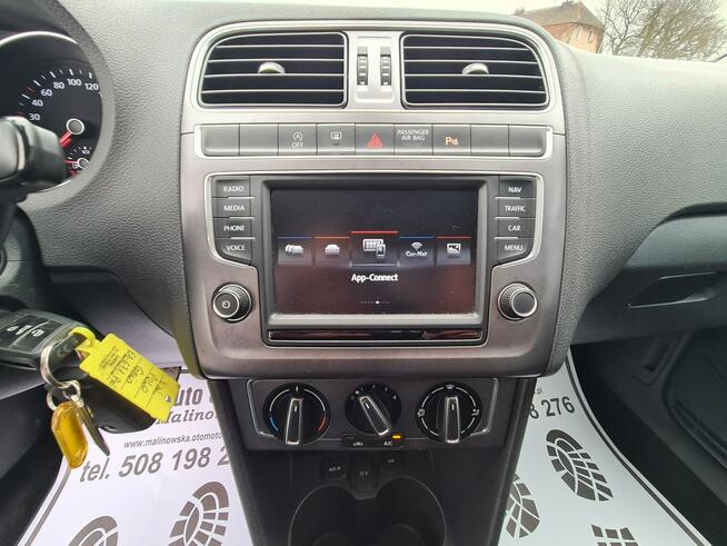 Volkswagen Polo Navi 2xPDC Klimatyzacja Sensory Tempomat Halogeny Komputer Alu