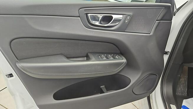 Volvo XC 60 AWD Momentum Pro aut ! Z Polskiego Salonu ! Faktura VAT !