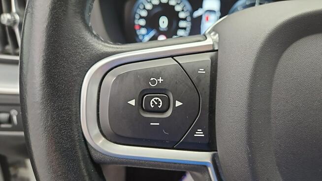 Volvo XC 60 AWD Momentum Pro aut ! Z Polskiego Salonu ! Faktura VAT !