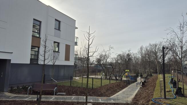 Funkcjonalna kawalerka - niska zabudowa, zieleń