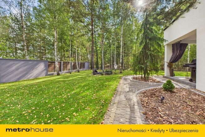 Parterowy, nowoczesny dom przy Parku Kampinowskim.