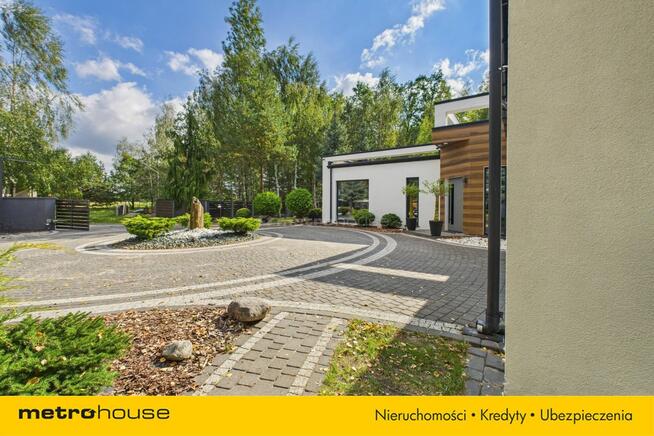 Parterowy, nowoczesny dom przy Parku Kampinowskim.