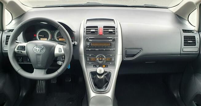 Toyota Auris Klimatronik 2 strefy/6 biegów/Tempomat/Hak/Alufelgi