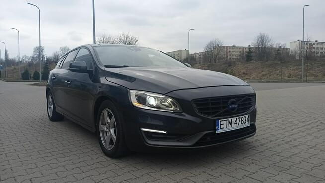 Volvo V60 model 2015, bardzo zadbane, serwisowane, pełna historia pojazdu