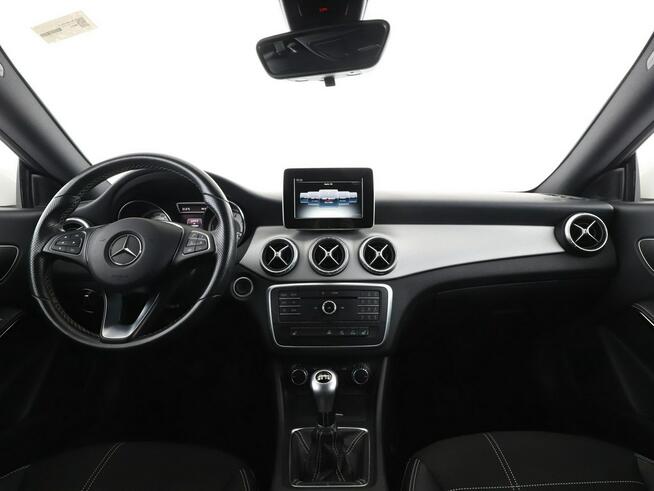 Mercedes CLA 180 półskóra navi klima grzane fotele czujniki parkowania