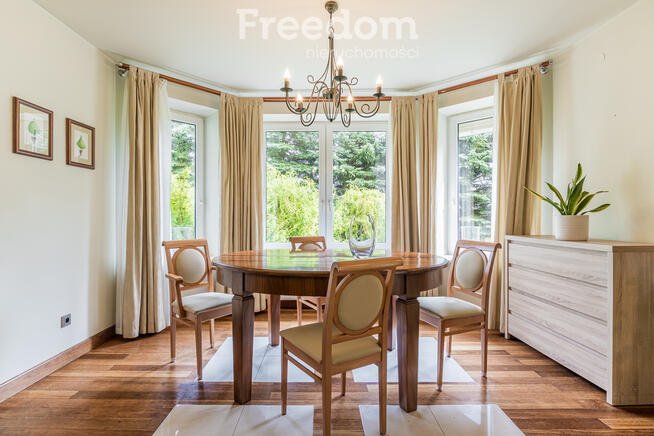 Willa w zaciszu Józefosławia - droga prywatna.