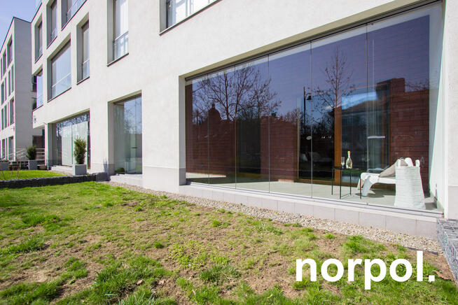 Nowoczesne mieszkanie z loggią i tarasem / Modern apartment with loggia