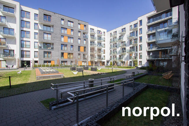 Nowoczesne mieszkanie z loggią i tarasem / Modern apartment with loggia