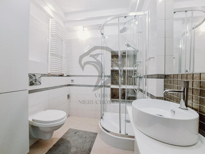 Wsłuchaj się w szum Koron. Di Trevi.