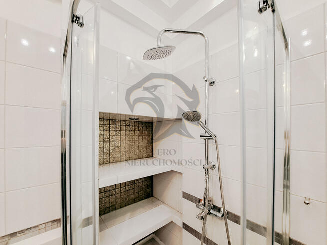 Wsłuchaj się w szum Koron. Di Trevi.