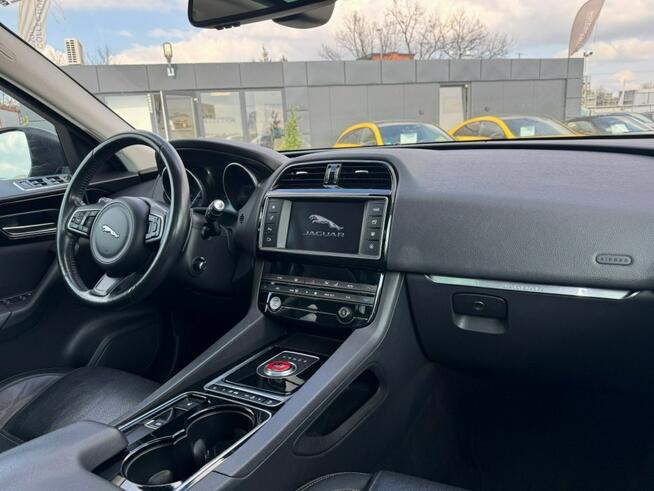 Jaguar F-PACE Bezwypadkowy / Drugi Właściciel / Tempomat / Panorama / LED / FV Marża