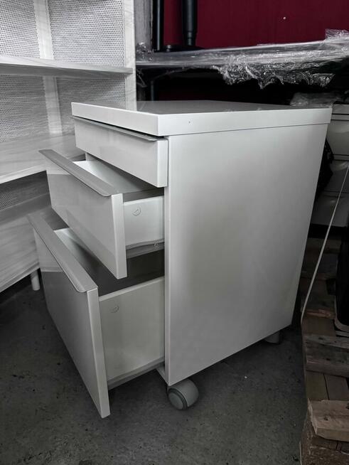 Syndyk sprzeda używane meble Ikea