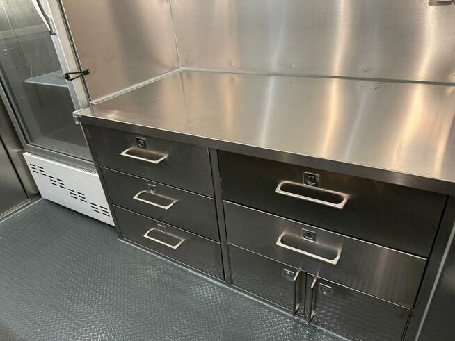 Producent przyczep gastronomicznych z pełnym wyposażeniem FO